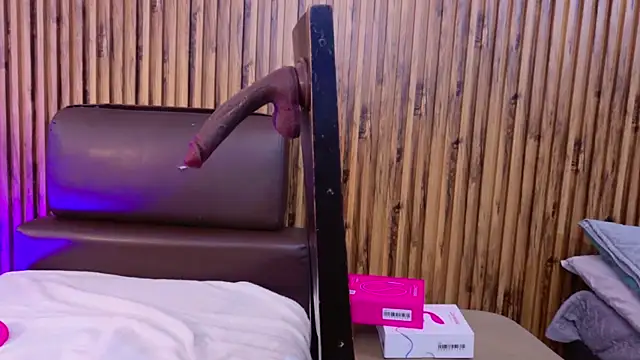 Snapshot of evelynjohnsoon chatting on 10.14.25 evelynjohnsoon online show from 10.14.25