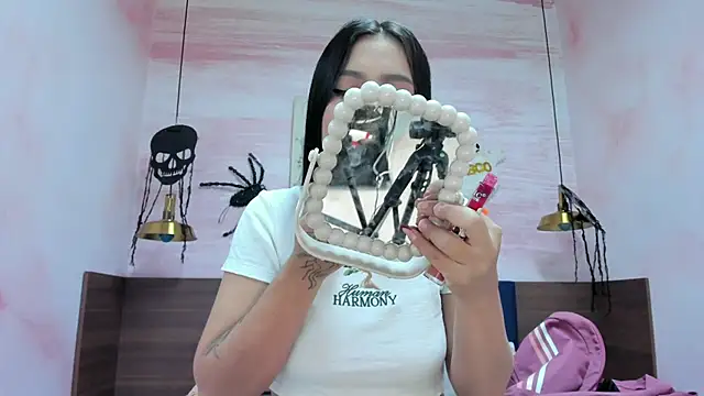 Snapshot of AnneDixie chatting on 10.29.25 AnneDixie online show from 10.29.25