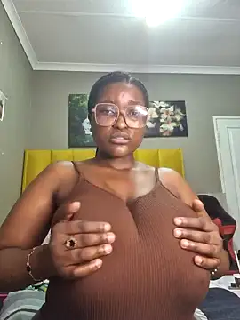 Snapshot of Bustygoddess32 chatting on 12.16.24 Bustygoddess32 online show from 12.16.24
