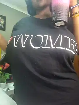 Snapshot of Bustygoddess32 chatting on 12.21.24 Bustygoddess32 online show from 12.21.24