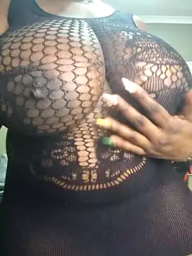 Snapshot of Bustygoddess32 chatting on 12.30.24 Bustygoddess32 online show from 12.30.24