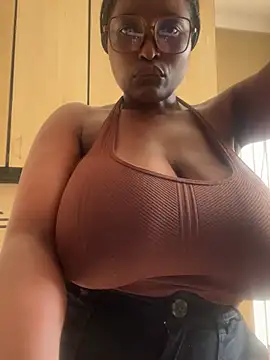 Snapshot of Bustygoddess32 chatting on 01.19.25 Bustygoddess32 online show from 01.19.25