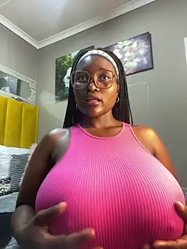 Snapshot of Bustygoddess32 chatting on 01.28.25 Bustygoddess32 online show from 01.28.25