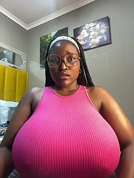 Snapshot of Bustygoddess32 chatting on 01.28.25 Bustygoddess32 online show from 01.28.25