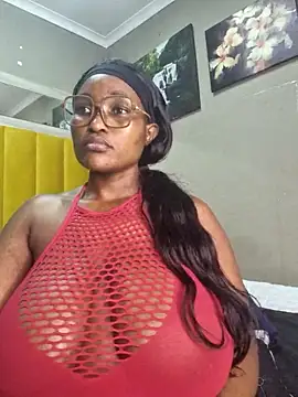 Snapshot of Bustygoddess32 chatting on 02.28.25 Bustygoddess32 online show from 02.28.25