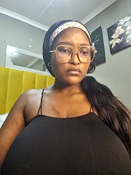 Snapshot of Bustygoddess32 chatting on 03.05.25 Bustygoddess32 online show from 03.05.25