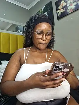 Snapshot of Bustygoddess32 chatting on 03.20.25 Bustygoddess32 online show from 03.20.25