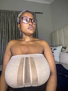 Snapshot of Bustygoddess32 chatting on 10.10.25 Bustygoddess32 online show from 10.10.25