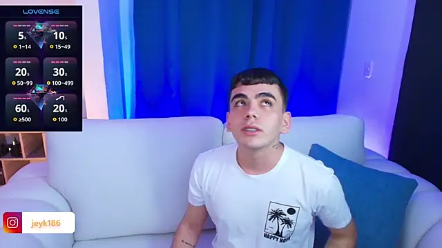 Snapshot of Jey_keler1 chatting on 10.14.25 Jey keler1 online show from 10.14.25