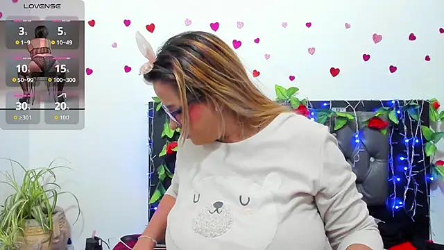 hazel 34 online show from 11.12.25