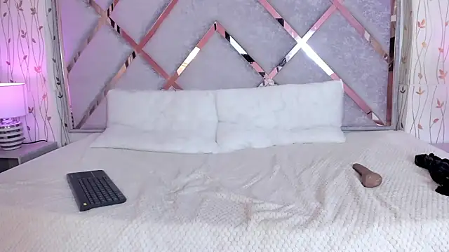 Snapshot of eva_loreti chatting on 02.11.25 eva loreti online show from 02.11.25