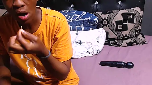 BLACKberry008 online show from 11.16.25