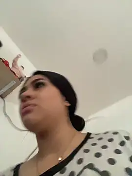 Charlotte cutee18 online show from 10.14.25