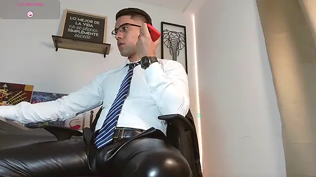 Snapshot of Thonydupont chatting on 10.26.25 Thonydupont online show from 10.26.25