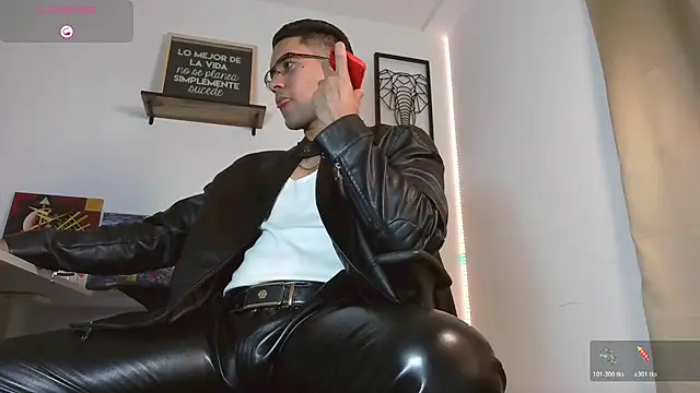 Snapshot of Thonydupont chatting on 10.31.25 Thonydupont online show from 10.31.25