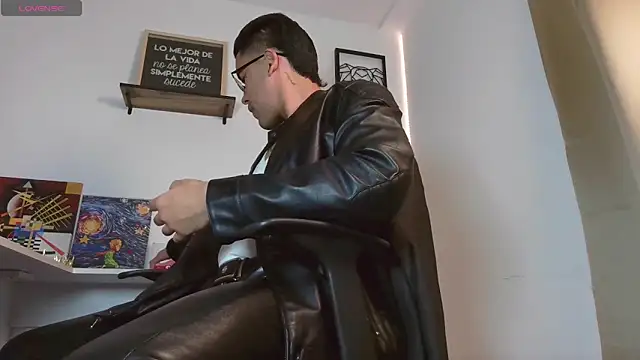 Snapshot of Thonydupont chatting on 11.08.25 Thonydupont online show from 11.08.25