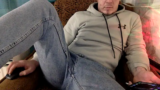 Snapshot of KristiDan chatting on 11.30.25 KristiDan online show from 11.30.25