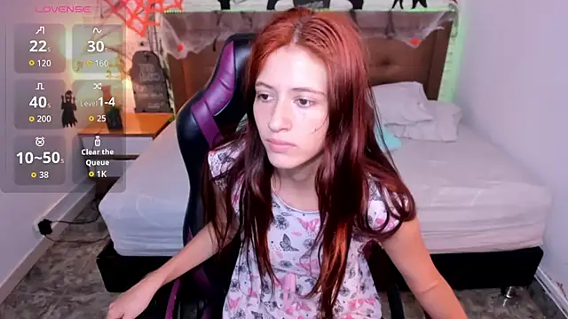 Snapshot of julieth_love_ chatting on 10.17.25 julieth love online show from 10.17.25