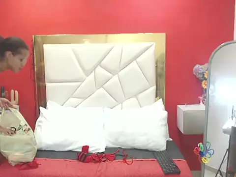 CanellaHotx online show from 10.02.25