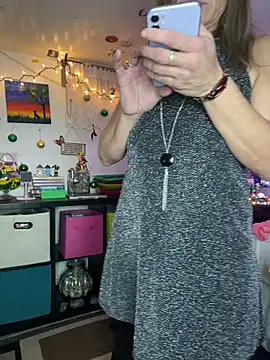 TrenaAnne online show from 12.31.24