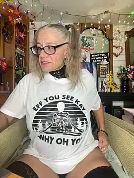 TrenaAnne online show from 10.11.25