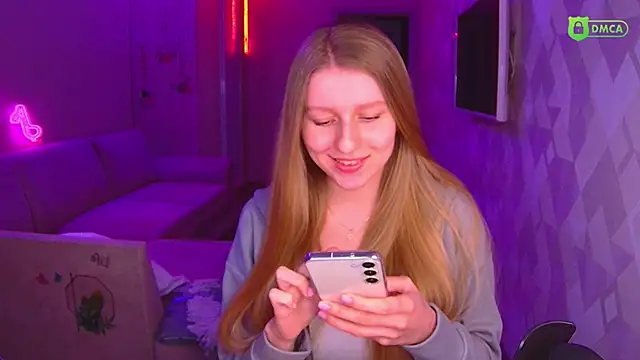 Snapshot of AmaliaQueen chatting on 01.18.25 AmaliaQueen online show from 01.18.25