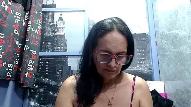 Snapshot of Nastylatinaxxx chatting on 03.18.25 Nastylatinaxxx online show from 03.18.25