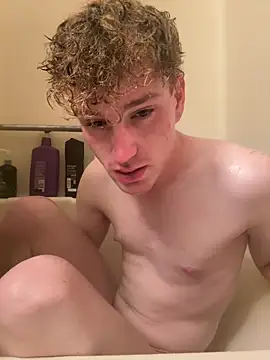 Snapshot of CreamyAustin chatting on 09.22.25 CreamyAustin online show from 09.22.25