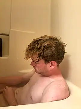 Snapshot of CreamyAustin chatting on 10.12.25 CreamyAustin online show from 10.12.25