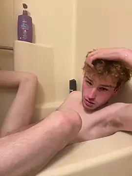 Snapshot of CreamyAustin chatting on 10.14.25 CreamyAustin online show from 10.14.25