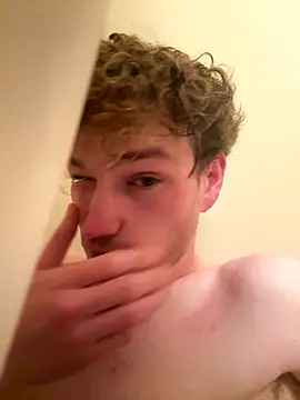 Snapshot of CreamyAustin chatting on 11.06.25 CreamyAustin online show from 11.06.25