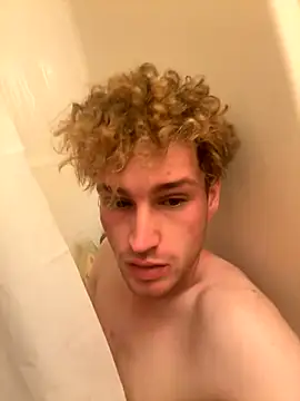 Snapshot of CreamyAustin chatting on 11.07.25 CreamyAustin online show from 11.07.25