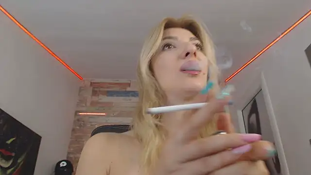 Snapshot of RileyLanna chatting on 10.18.25 RileyLanna online show from 10.18.25