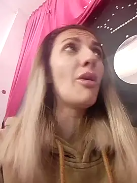 RileyLanna online show from 12.18.25