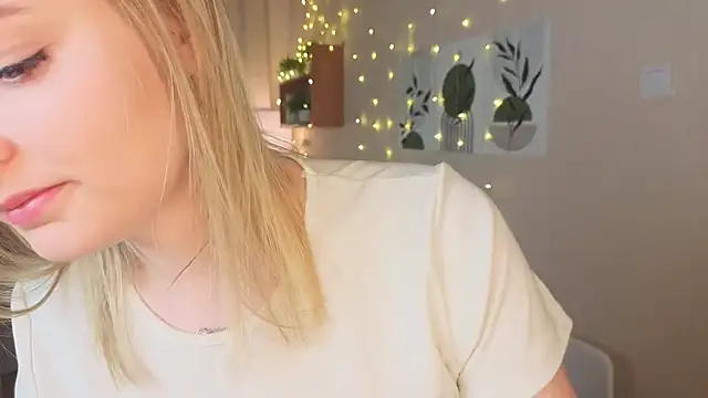 Snapshot of Masturbatya01 chatting on 10.25.25 Masturbatya01 online show from 10.25.25