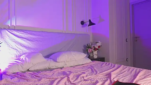 Snapshot of Beatrica_Klein chatting on 12.20.24 Beatrica Klein online show from 12.20.24