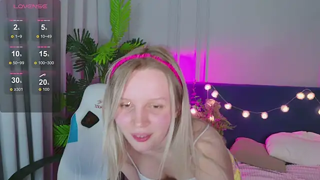 Snapshot of Beatrica_Klein chatting on 01.12.25 Beatrica Klein online show from 01.12.25