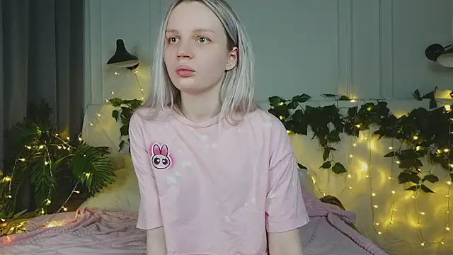 Snapshot of Beatrica_Klein chatting on 03.21.25 Beatrica Klein online show from 03.21.25