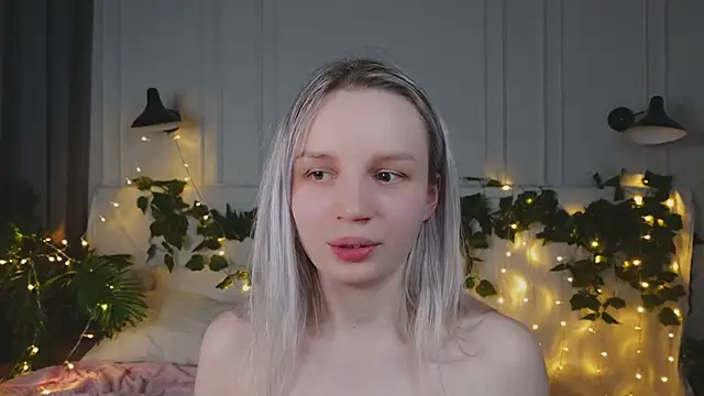 Snapshot of Beatrica_Klein chatting on 03.22.25 Beatrica Klein online show from 03.22.25