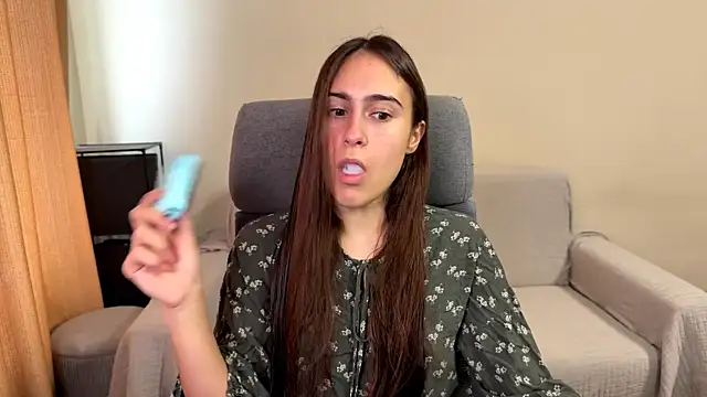 Snapshot of AliceKolltt chatting on 10.15.25 AliceKolltt online show from 10.15.25