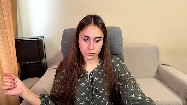 Snapshot of AliceKolltt chatting on 10.19.25 AliceKolltt online show from 10.19.25