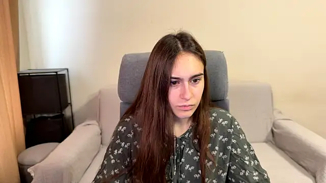 Snapshot of AliceKolltt chatting on 10.20.25 AliceKolltt online show from 10.20.25