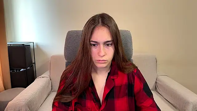 Snapshot of AliceKolltt chatting on 10.30.25 AliceKolltt online show from 10.30.25