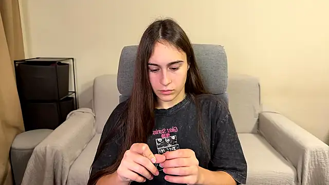 Snapshot of AliceKolltt chatting on 11.05.25 AliceKolltt online show from 11.05.25