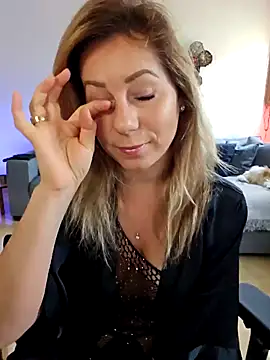 Snapshot of angela_88 chatting on 01.17.25 angela 88 online show from 01.17.25