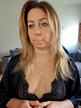 Snapshot of angela_88 chatting on 01.23.25 angela 88 online show from 01.23.25