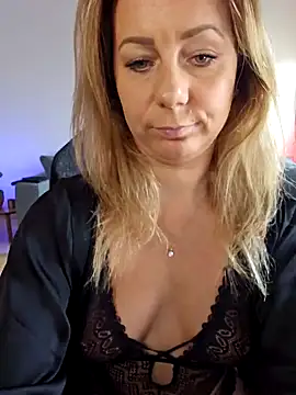 Snapshot of angela_88 chatting on 01.27.25 angela 88 online show from 01.27.25