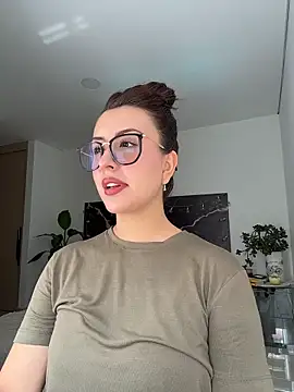 Snapshot of EmaSaenz chatting on 02.18.26 EmaSaenz online show from 02.18.26