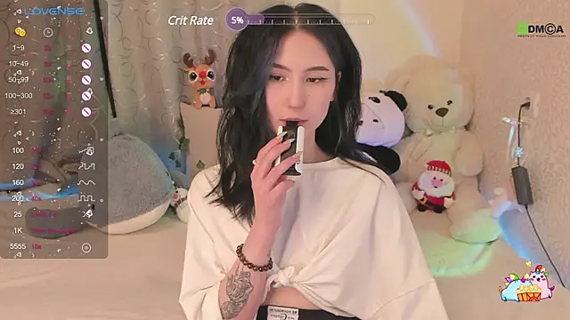 Snapshot of EmmaHixLove chatting on 12.26.24 EmmaHixLove online show from 12.26.24