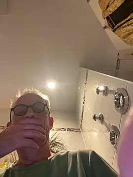 Snapshot of Frank22xx chatting on 10.06.25 Frank22xx online show from 10.06.25